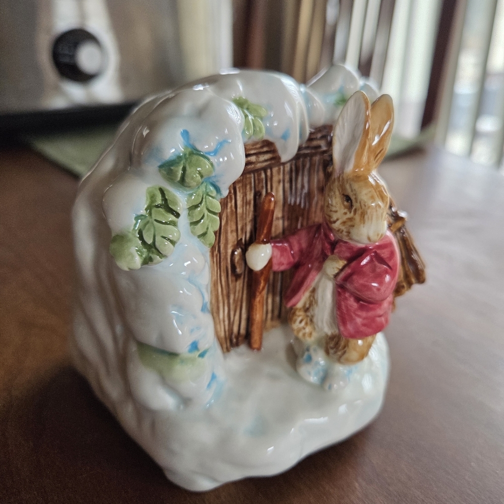 Beatrix Potter Peter Rabbit Music Box Plays "Everything Is Beautiful"